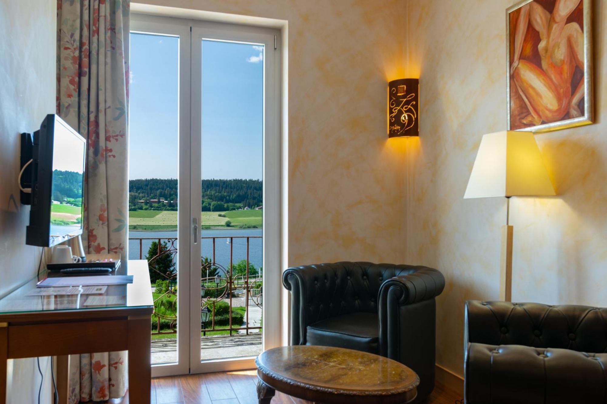 Hotel-Restaurant Le Lac Мальбюїссон Екстер'єр фото